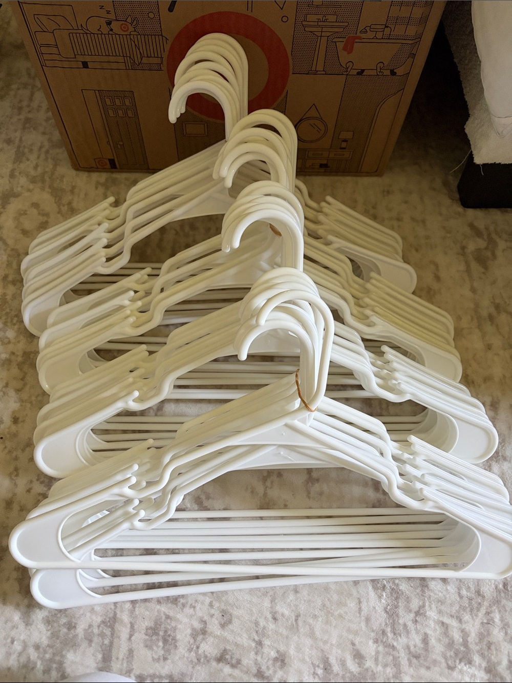 Set of 40 White Plastic Clothes Hangers - Multipack